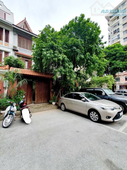 BÁN BIỆT THỰ 3 MẶT THOÁNG, VIEW CÔNG VIÊN, 141M2, 4 TẦNG, Oc THANG MÁY, VỈA HÈ ĐỖ XE