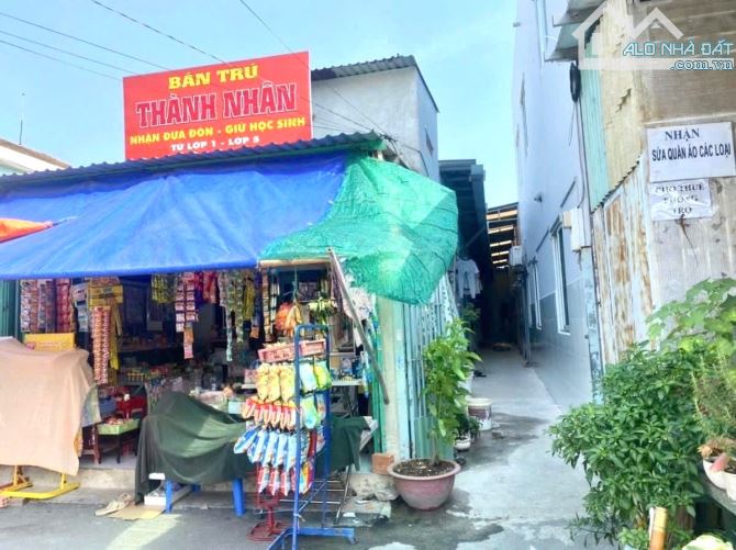 Làm ăn thua lỗ nên bán lại nhà trọ gồm 1 kiot và 4 phòng ở Hóc Môn giá 850 triệu.
