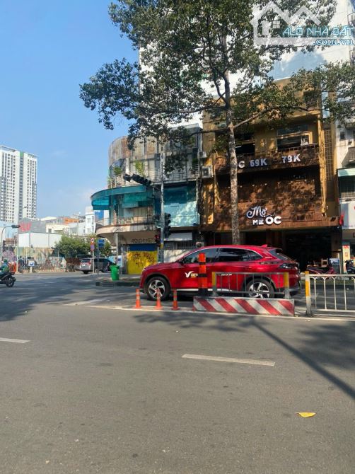 bán nhà Mt đường 30m ngay Trần Hưng Đạo Q1 ngang 10x10m, 4 tâng 70 tỷ