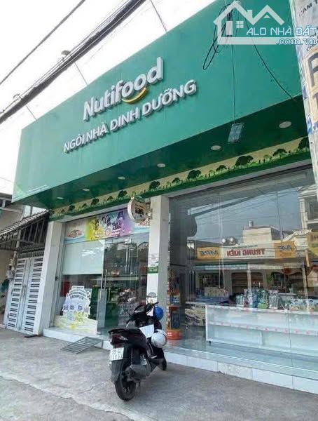 Bán nhà mặt tiền 8x23m giá 9,9 tỷ Đường Xuân Thới Thượng