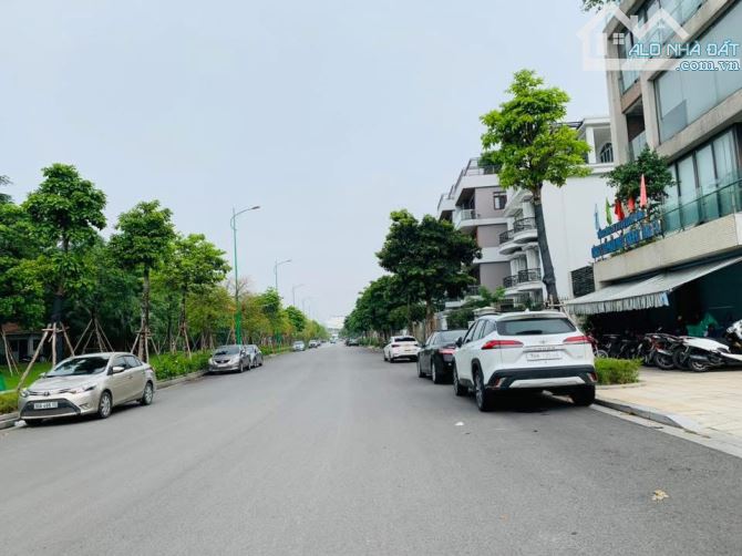Bán đất phân lô Thạch Bàn - Long Biên - DT 60m