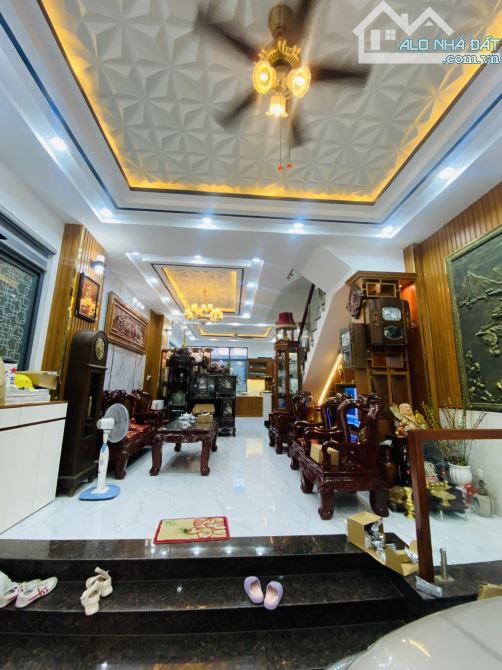 🏡 SIÊU PHẨM NHÀ ĐẸP GIÁP QUẬN 7 – 4 TẦNG – FULL NỘI THẤT CAO CẤP – HẺM KINH DOANH XE HƠI