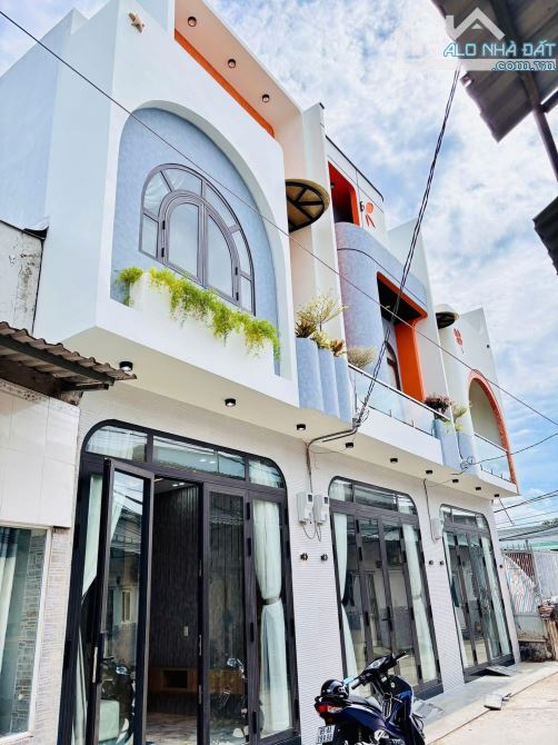 NHÀ TRỆT LẦU XÂY MỚI THIẾT KẾ HIỆN ĐẠI - HẺM 25 NGUYỄN VĂN LINH, HƯNG LỢI