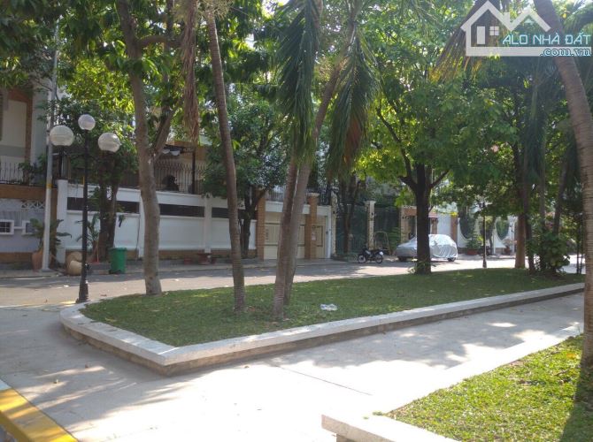 Bán biệt thự phố khu Compoud đường Cộng Hòa Q.Tb, DT: 12x 20m ( 240m2 ) Giá chỉ 49 tỷ tl