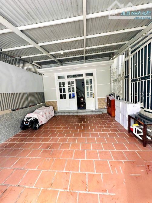 BÁN NHÀ ĐƯỜNG CHI LĂNG CÁCH CHỢ CHỦ 100M