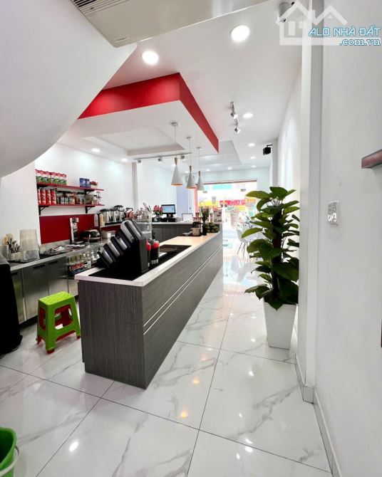 Mặt Tiền Trần Hưng Đạo, Q.5 – 64m², 5 Tầng, 2 Mặt Tiền, Kinh Doanh Siêu Đỉnh – Chỉ 30 Tỷ!