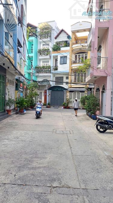 BÁN Nhà 2 Mặt Tiền - Q1 - HXH - 5 Tầng - DT 90m² - Giá Tốt
