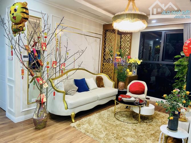 Bán căn hộ CT8 Emerald đình thôn căn 3PN giá 7,9 tỷ căn đầy đủ nội thất
