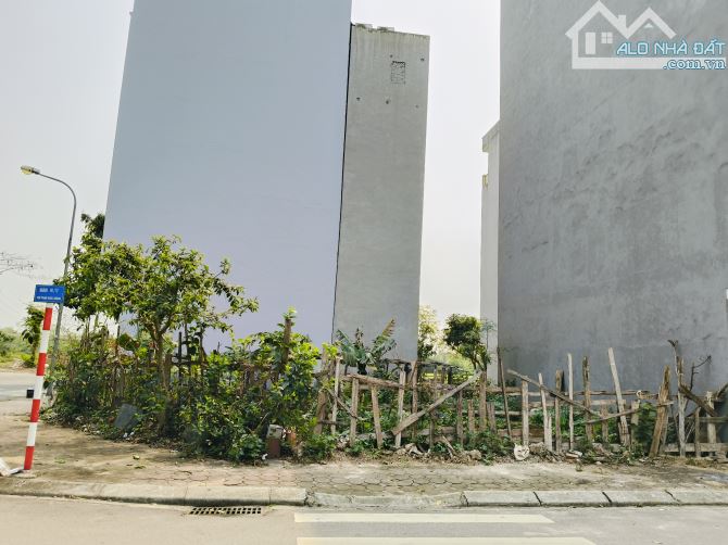 BÁN ĐẤT ĐẤU GIÁ GIANG BIÊN - VỈA HÈ - Ô TÔ TRÁNH  - GIÁP KHU ĐT