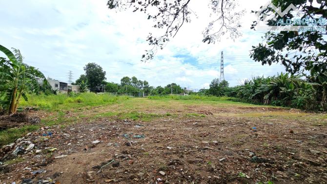 Bán đất 41x25m, hẻm ĐT.747A p. Thái Hòa gần Chợ Tân Ba