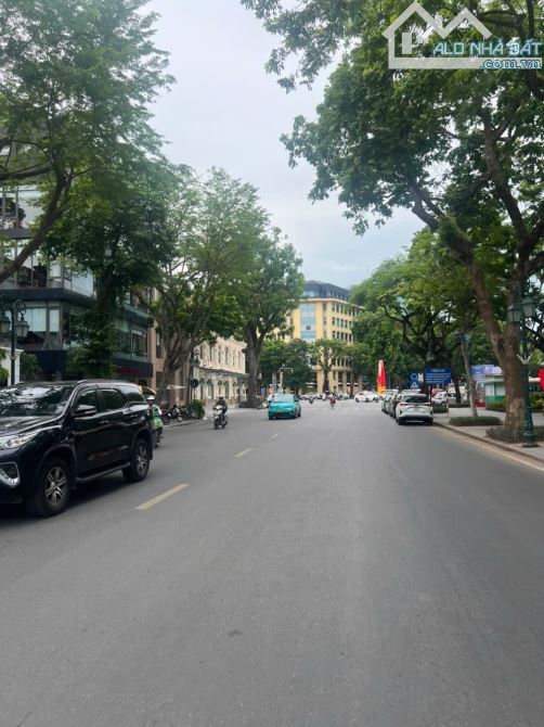 CẦN BÁN NHÀ ĐẸP HÀNG CHUỐI 22m² – 5 TẦNG – GẦN HỒ HOÀN KIẾM – GIÁ 5,8 TỶ