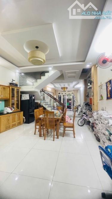 HIẾM QUÁ HIẾM - DIỆN TÍCH RỘNG -KẾT CẤU 4TẦNG -NỘI THẤT XỊN-GIÁ TỐT NHẤT KHU VỰC