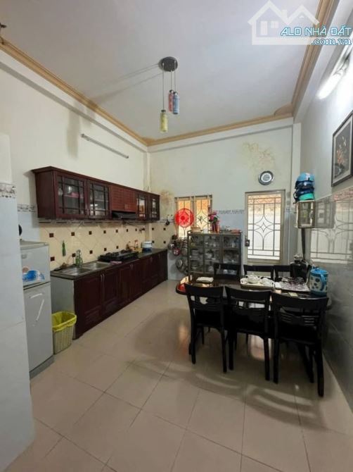 Bán nhà đường Phạm Thế Hiển, Q.8, P.7. DT 185m2, 2 tầng, 2PN, sổ đỏ chính chủ. Giá 6.5 tỷ.