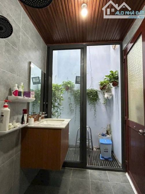 Bán nhà đường Phạm Thế Hiển, Q8. DT 160m2, 2 tầng, 2PN. Sổ đỏ chính chủ. Giá 6.8 tỷ.