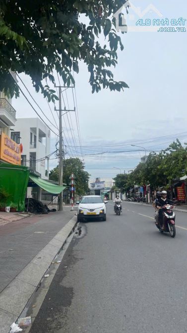 Bán nhà MẶT TIỀN đường Trần Quang Khải,víp nhất Đông Hòa,giá chỉ bằng lô đất