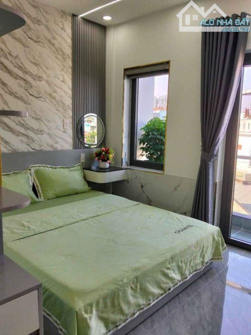 Bán nhà đường Phạm Thế Hiển, Q.8, P.6. DT 158m2 (6x25m), 3 tầng, 3PN, sổ đỏ. Giá 6.8 tỷ.