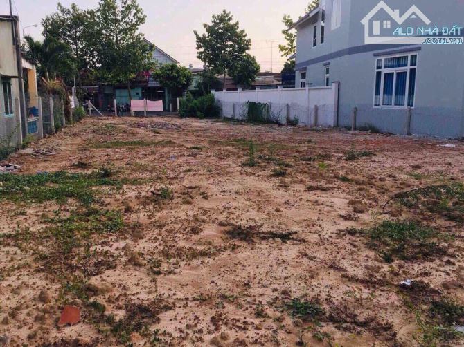 Bán 1.300m2 đất mặt tiền đường Bùi Quốc Khánh, p. Chánh Nghĩa, Thủ Dầu Một, Bình