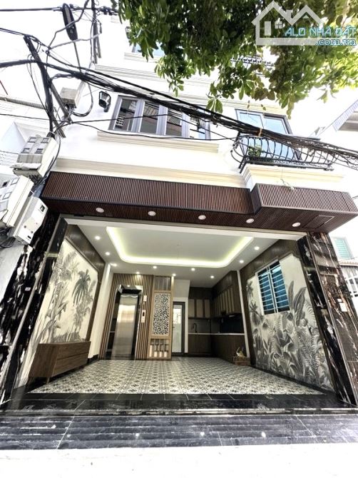 🏡 BÁN NHÀ VIỆT HƯNG – 40m² x 6 tầng LÔ GÓC THOÁNG – GARA Ô TÔ – THANG MÁY XỊN