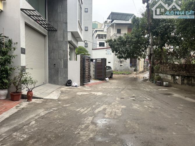 NGỌC THUỴ LONG BIÊN- GARA -THANG MÁY FULL NỘI THẤT- GIÁ CHỈ 11 TỶ