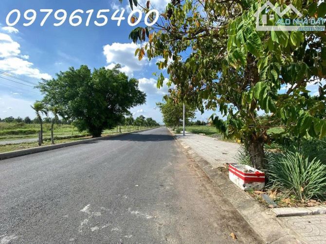 BÁN GẤP ĐẤT THỔ CƯ AN HẠ, BÌNH CHÁNH: SỔ ĐỎ TRAO TAY, DIỆN TÍCH 100M2, GIÁ NHỈNH 2 TỶ -