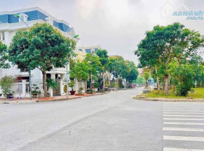 Bán đất mặt đường Hoàng Văn Cơm, khu Đỉnh Long, TP HP mới, 177.8m2, mt 12.7m, vị trí đẹp