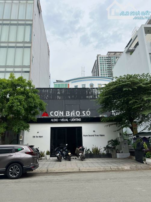Siêu rẻ chỉ 224 triệu/m2! Khuôn đất MT Quốc Hương, Q.2, 11x35m XD: Hầm + 7 tầng, giá 82 tỷ