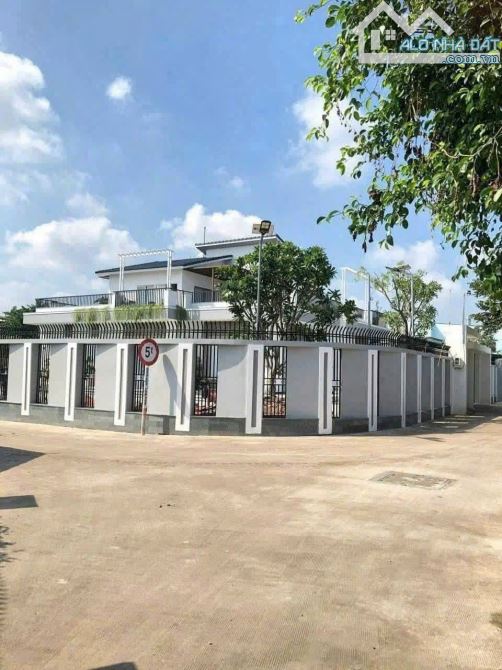BIỆT THỰ GÓC 2MT SIÊU ĐẸP – KIẾN TRÚC SƯ XÂY Ở – NGUYỄN THỊ THẢNH, HÓC MÔN