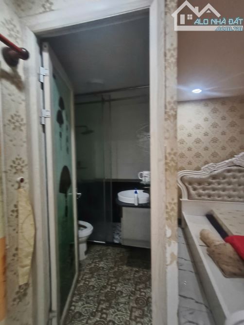 Nhà 1 trệt 4 lầu mặt tiền đường Lý Hồng Thanh - 10