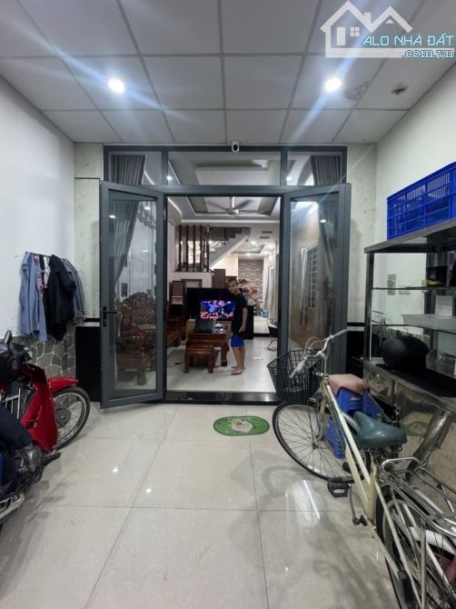 NHÀ 4 TẦNG GÓC 2MT HẺM XE TẢI TRÁNH 80m2 (4×20) GẦN CC DREAM HOME - 8.5 TỶ - 11