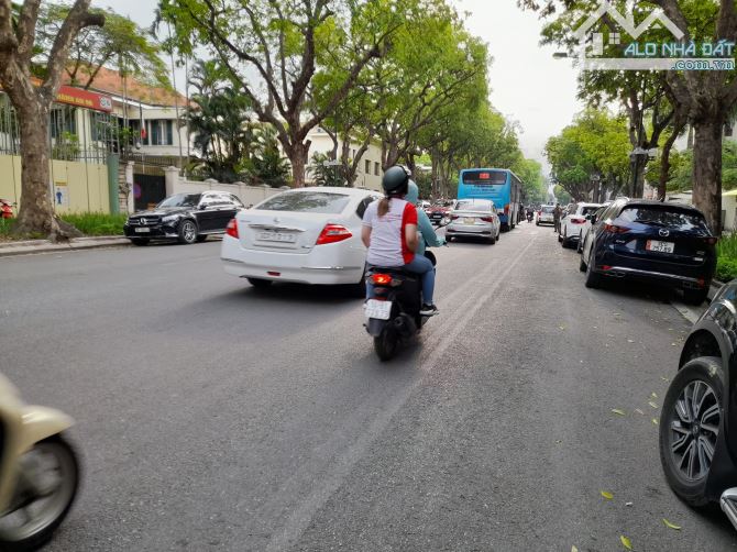 Nhà Mặt Phố Trần Hưng Đạo - Hoàn Kiếm. Tọa lạc vị trí vàng. DT 411m2, MT 14.5m, Giá 312 Tỷ - 1