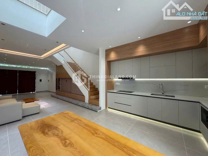 NHÀ 3 TẦNG MỚI ĐẸP Ở NGAY ĐƯỜNG NGUYỄN THỊ MINH KHAI PHƯỜNG 8, 80M2 NGANG 5M_GIÁ 12.5 TỶ - 1