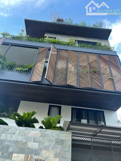 Bạn Villa thiết kế tiêu chuẩn châu Âu Trần Khắc Chân quận 1 - 270 M2 - 1
