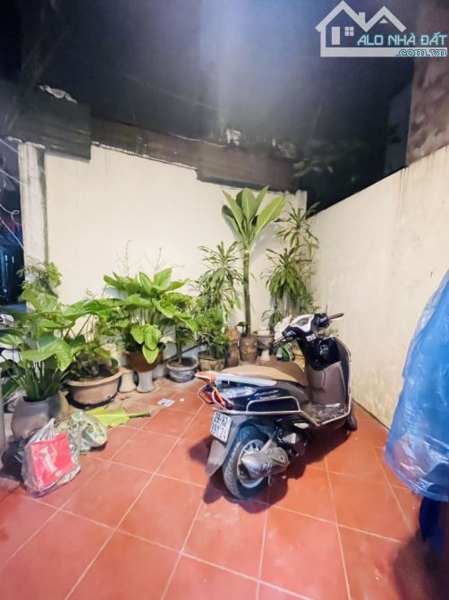 Bán nhà nguyễn chính 45m2 5 tầng còn mới – Sân trồng cây để xe - giá 7.85 tỷ - 1
