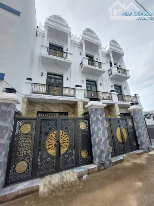 Nhà 2 Lầu 4 x 12m, Ngay Ngã Ba Tân Kim 4 Phòng Ngủ. Sổ Hồng Riêng Giá Rẻ - 1
