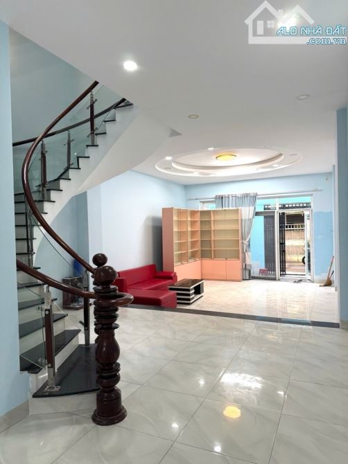 BÁN NHÀ 3 TẦNG HẺM XE HƠI THÔNG ĐƯỜNG THỐNG NHẤT, P 11- DT 100 M , 5*20 , GIÁ 11 TỶ - 1