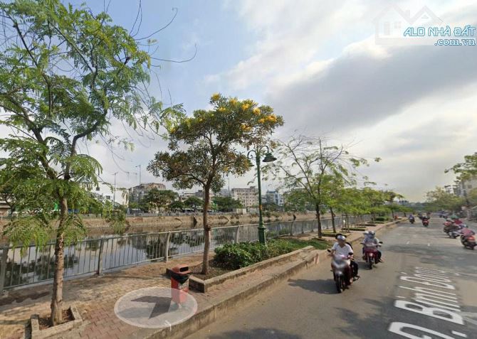 Bán CHDV 5 tầng Bình Đông P13-Q8, gần cầu Chà Và - 1
