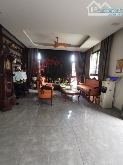 Bán Biệt Thự 5 tầng Mặt Tiền đường THẠNH XUÂN 43, phường THẠNH XUÂN, Q12,dt400m².Đường 8m - 1