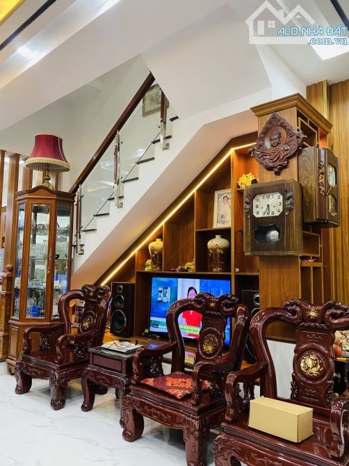 🏡 SIÊU PHẨM NHÀ ĐẸP GIÁP QUẬN 7 – 4 TẦNG – FULL NỘI THẤT CAO CẤP – HẺM KINH DOANH XE HƠI - 1