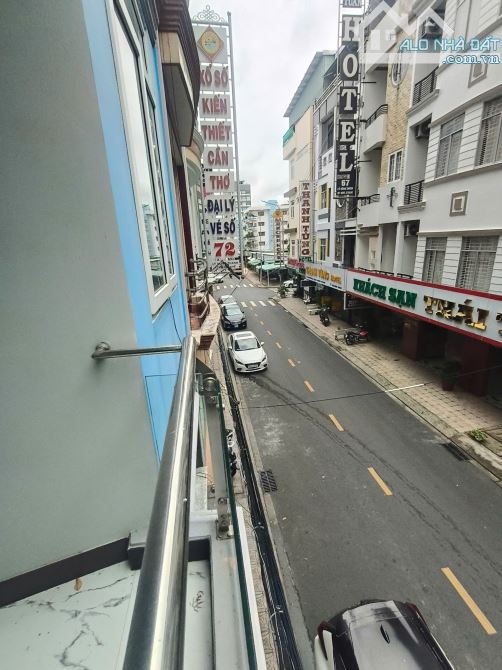 Nhà 1 trệt 4 lầu mặt tiền đường Lý Hồng Thanh - 1