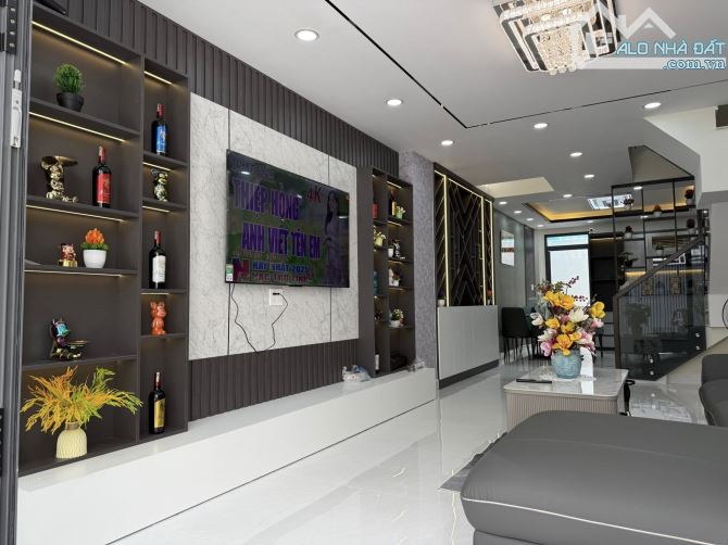 BÁN NHÀ 3 TẦNG 7,45 TỶ, 160 NGUYỄN VĂN QUỲ, Q7 - 1