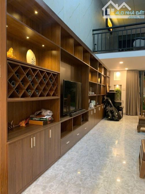 BIỆT THỰ SÂN VƯỜN KHU SÔNG SÀI GÒN, GIÁP Q1, 200M2, GIẢM GẤP 1,5 TỶ - 1