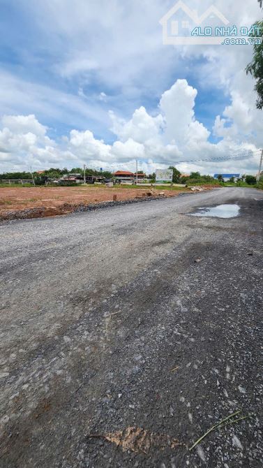 Đất gần Vinhomes Hậu Nghĩa, giá đang tăng, cơ hội đầu tư rõ ràng - 1