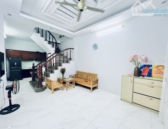 CẦU GIẤY - VỊ TRÍ GẦN PHỐ - PHÂN LÔ - OTO TRÁNH 50M - 6 TẦNG ĐẦY ĐỦ CÔNG NĂNG - DT 33M - 1