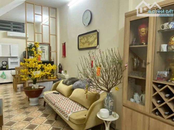 BÁN NHÀ CÁT LINH - Q. ĐỐNG ĐA - 2 THOÁNG - TUYẾN PHỐ SẦM UẤT - THÔNG THƯƠNG CÁC NGẢ - 50M - 1