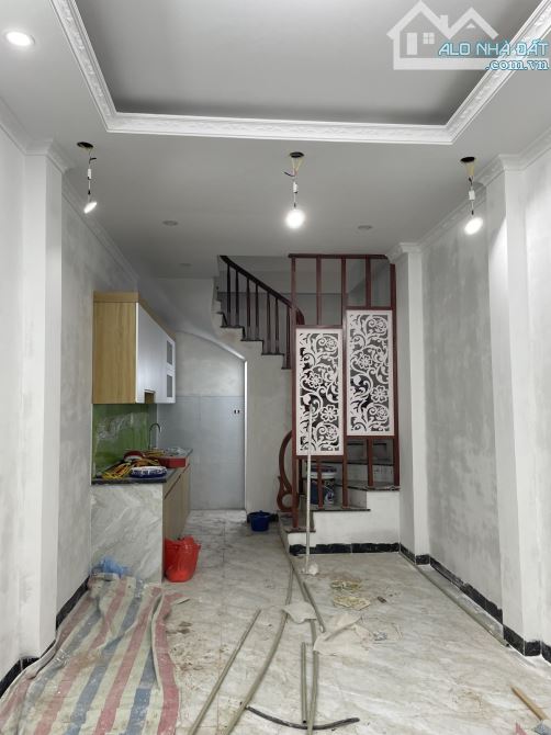 NHÀ NHỎ TIỀN , NGUYỄN KHOÁI , 31M² X 5T MỚI TINH , 3 GÁC ĐỖ CỬA , 10M RA PHỐ , 6,1 TỶ - 1