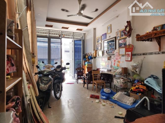 CẠNH KHU VIP 38HA TÂN THỚI NHẤT- NHÀ ĐẸP HẺM HẺM XE TẢI- 3 PN- 43M2 (3.8×11). CHỈ HƠN 4 TỶ - 1