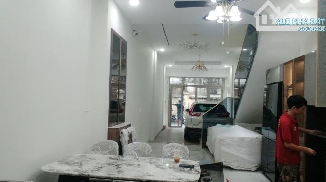 KHÔNG CÓ CĂN THỨ 2 NHÀ MẶT TIỀN ĐƯỜNG HUYỀN QUANG Q1 - TẶNG NỘI THẤT- GIÁ TỐT! - 1