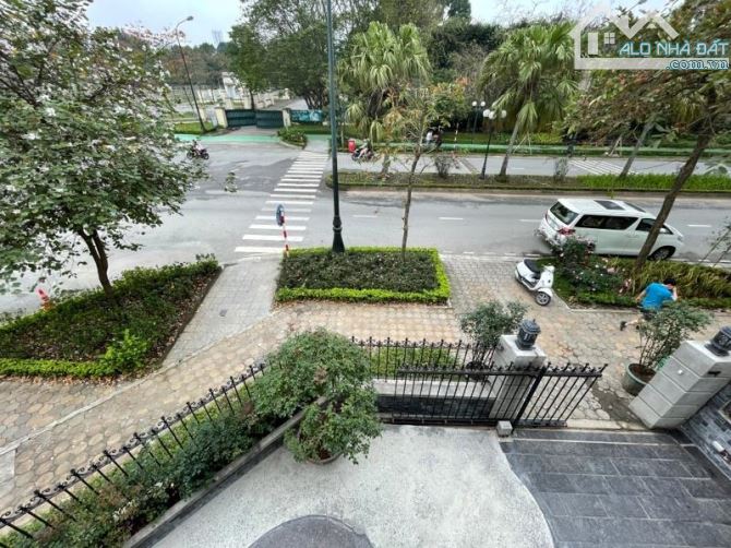 BIỆT THỰ CIPUTRA 305M² - LÔ GÓC 3 MẶT TIỀN - GIÁ 100 TỶ - 1