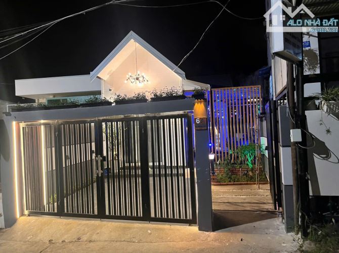 8 TỶ VỚI CĂN VILLA ĐẸP-  GẦN 100M VUÔNG- CÓ SÂN ĐẬU Ô TÔ TRƯỚC NHÀ- THÍCH HỢP NGHỈ DƯỠNG - 12