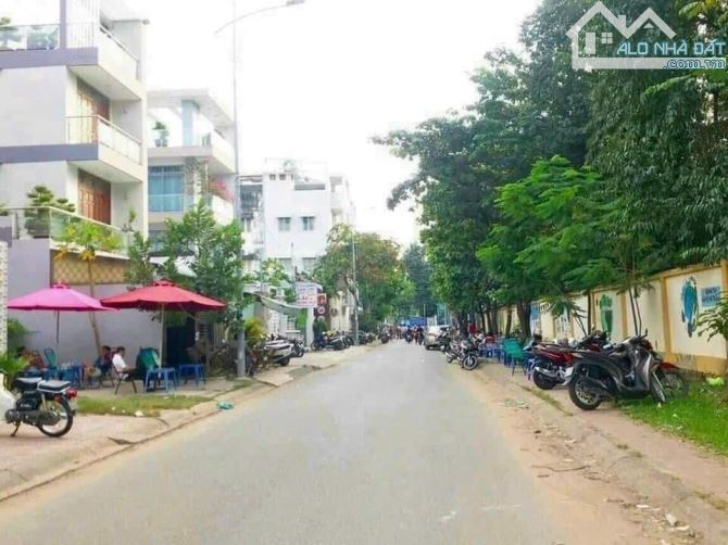 Bán đất dự án Y Tế Quận 2 nền góc mặt tiền công viên đường Lê Văn Thịnh (107m2) 12.6 tỷ - 12